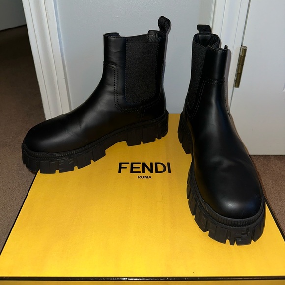 Leather Fendi Boots with FF logo on trim! - Picture 1 of 11
